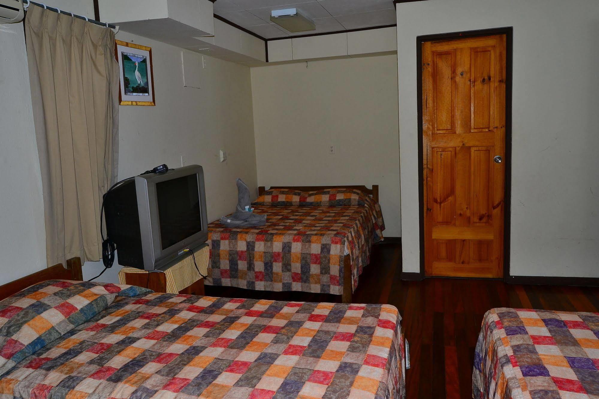 Hotel Sierpe River Екстер'єр фото