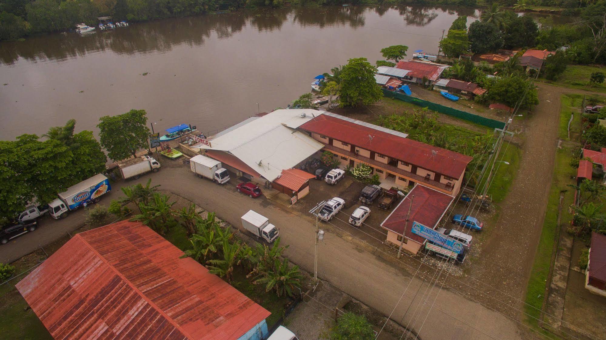 Hotel Sierpe River Екстер'єр фото