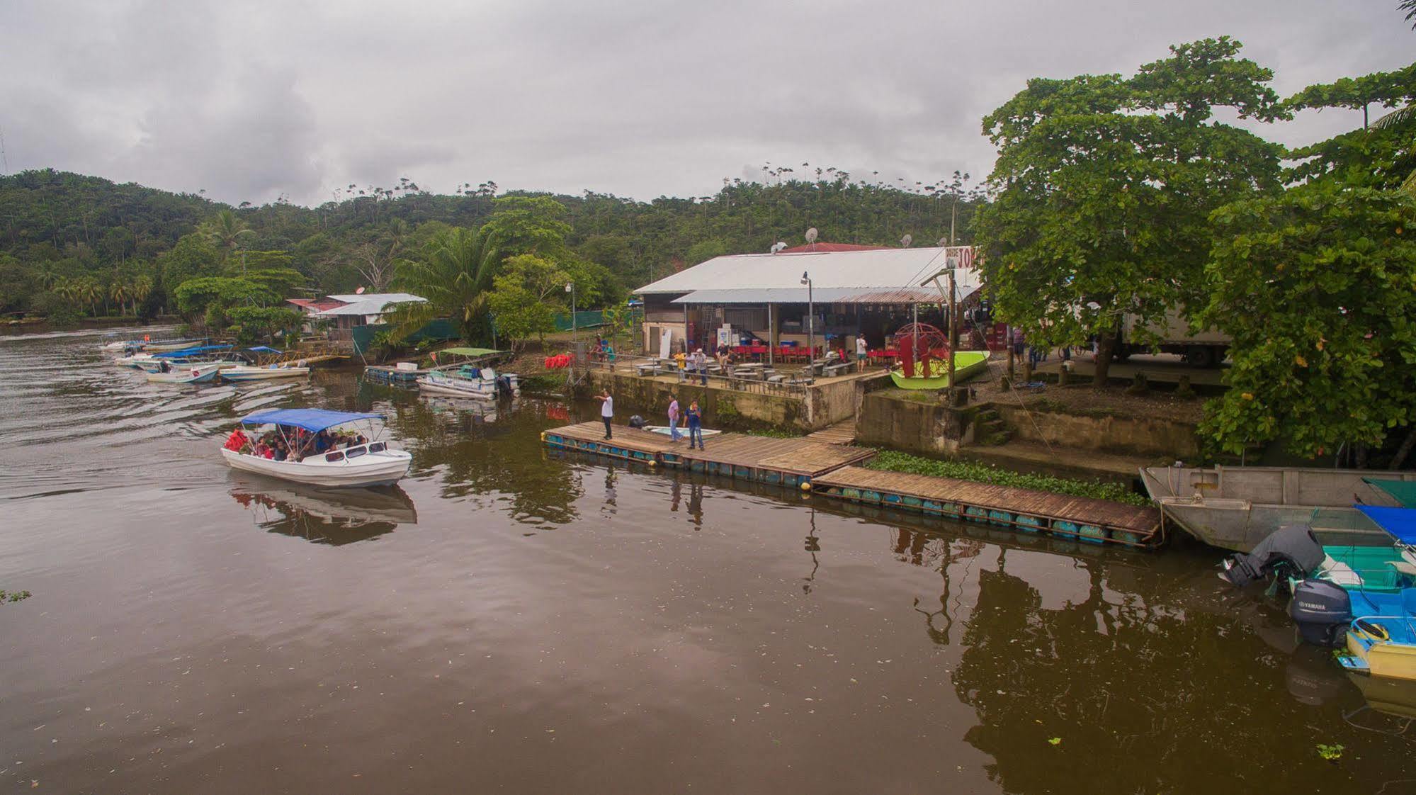 Hotel Sierpe River Екстер'єр фото